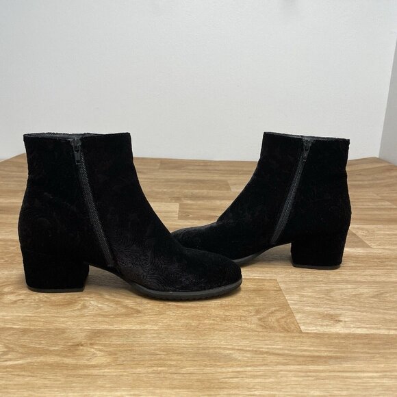 VANELI ZEDA BLACK VELVET BOOTS BOOTIES FLORAL WOMENS SIZE 8.5 MINIMALIST CLASSIC - Picture 7 of 10